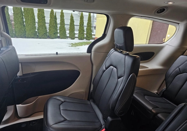 Chrysler Pacifica cena 202827 przebieg: 6654, rok produkcji 2023 z Mrozy małe 301